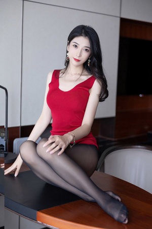 男人把女人按在地下进行强奸,粉粉录像